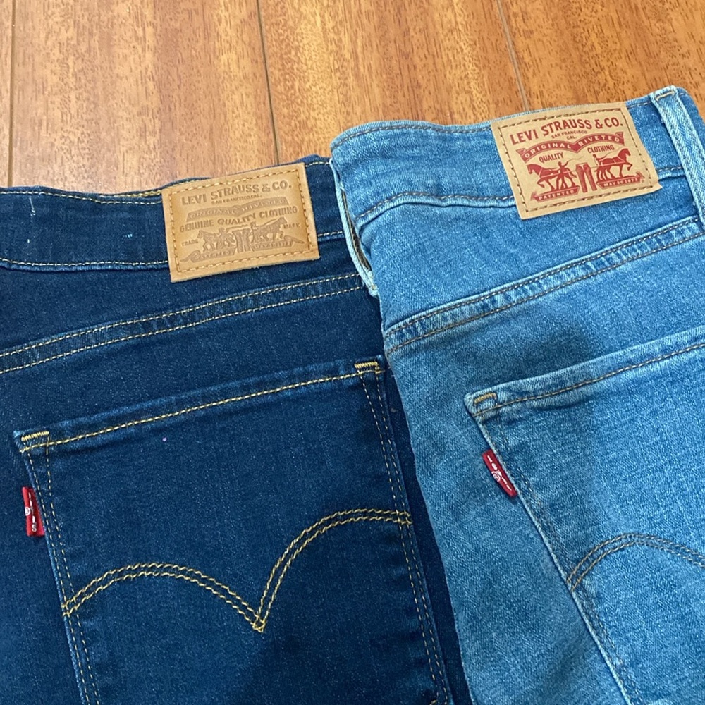 2 Levi’s medium blue and dark blue. 721 high rise skinny - Picture 3 of 4